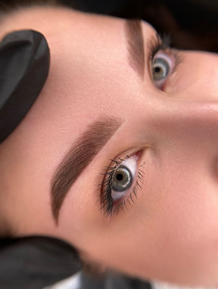 Powder Brows med naturlig gradient